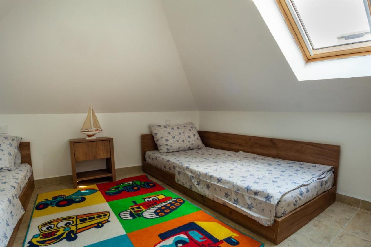 L Palace Apartment *