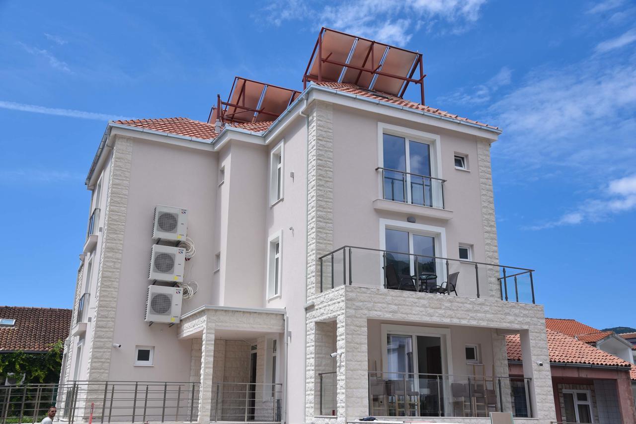 L Palace Apartment *