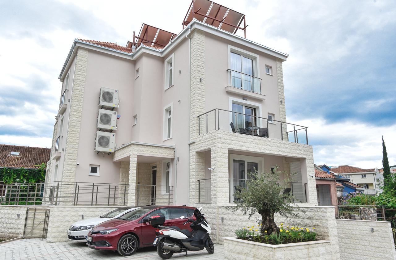 L Palace Apartment *