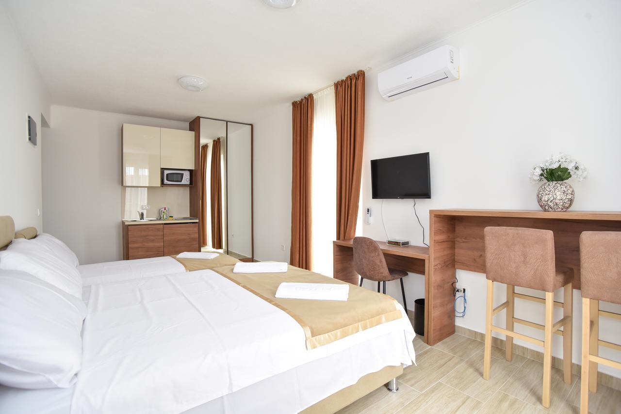 L Palace Apartment