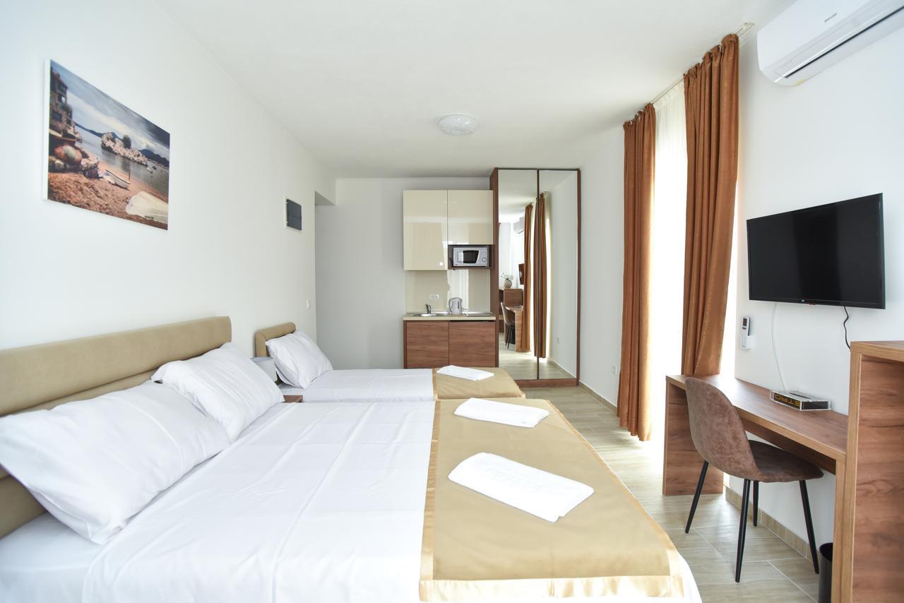 L Palace Apartment