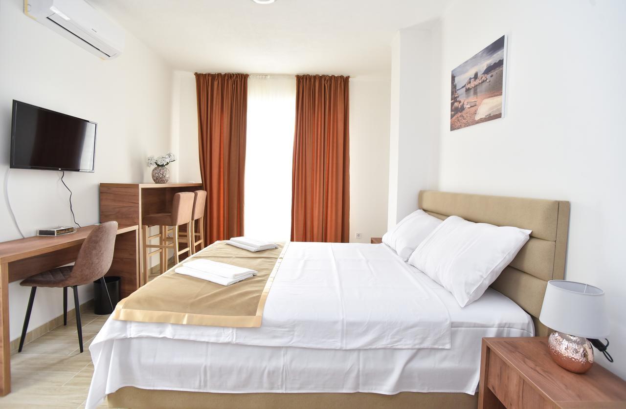 L Palace Apartment *