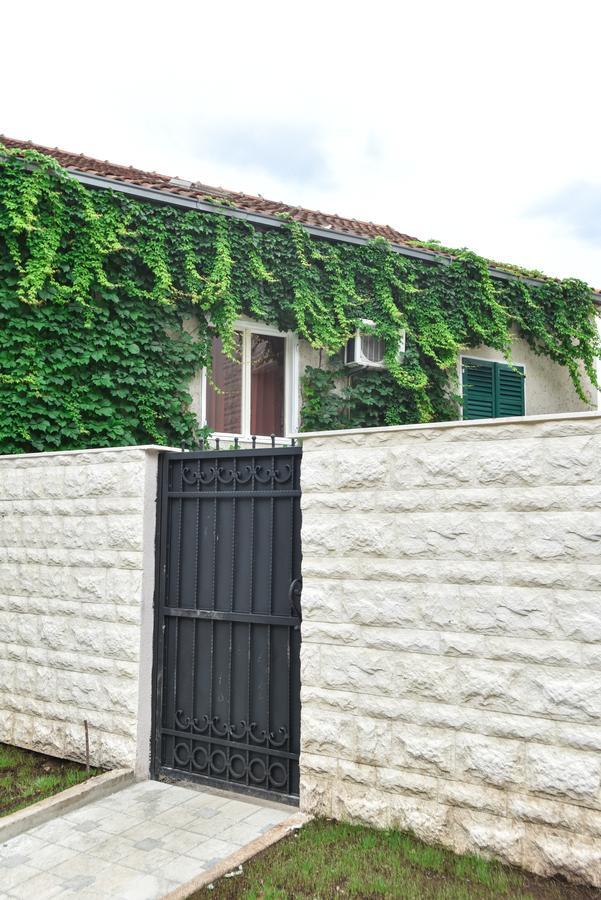 L Palace