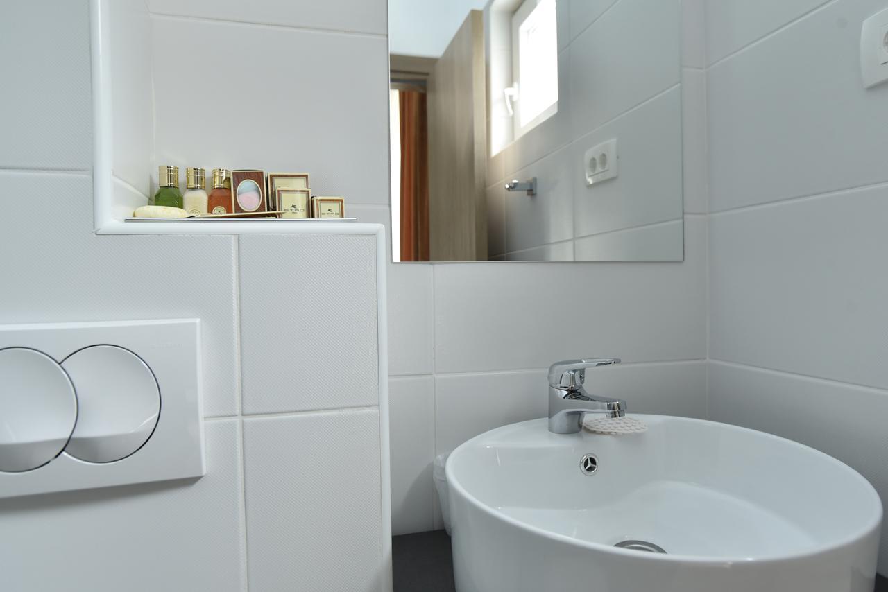 L Palace Apartment *