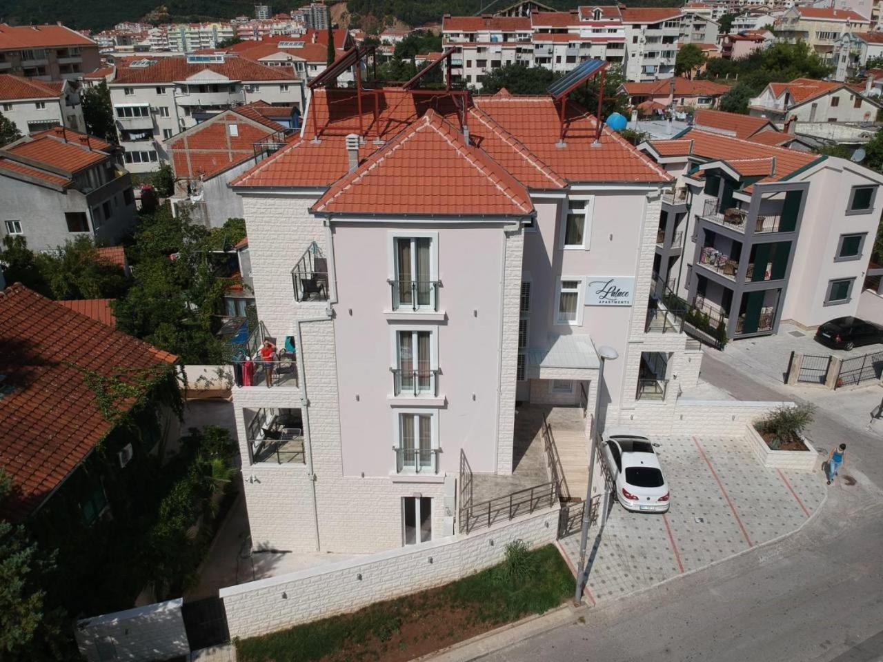 L Palace Apartment