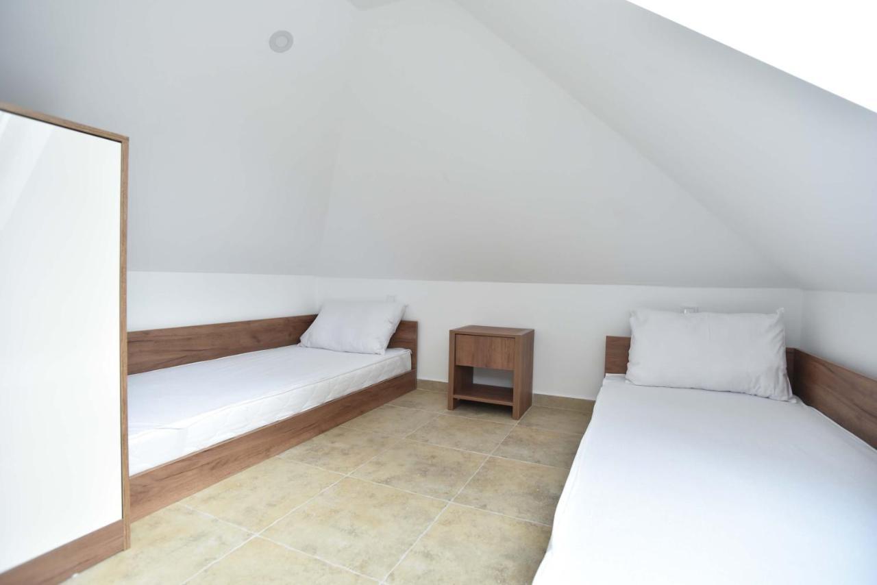 L Palace Apartment