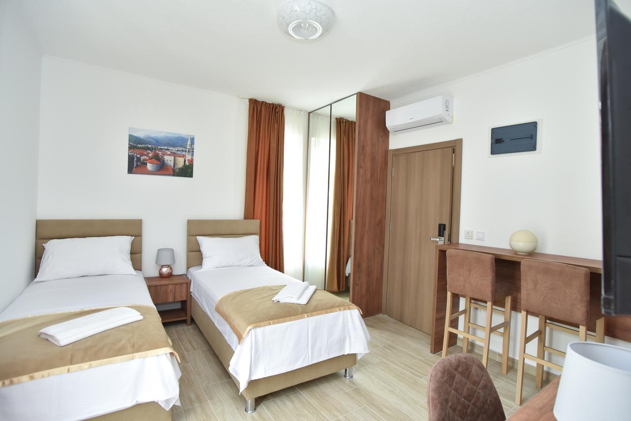 L Palace Apartment *