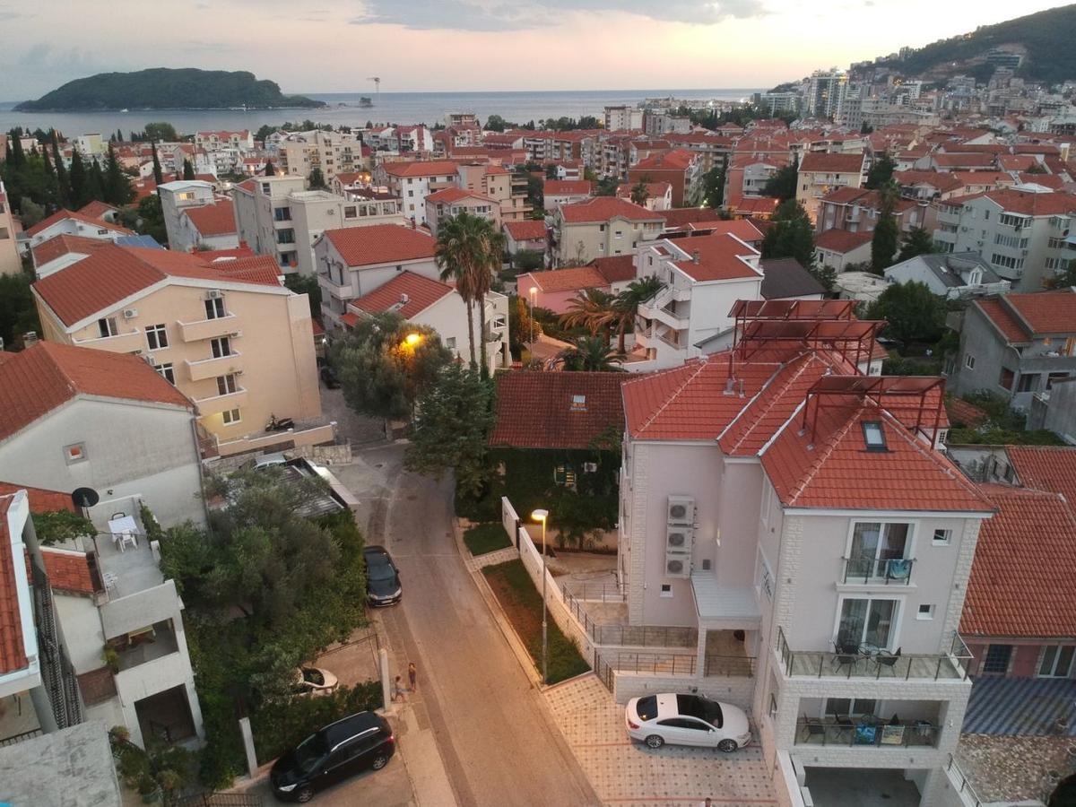 L Palace Apartment Budva